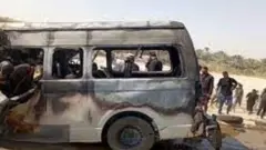 مقام های ایران می گویند در خودرو ون کپسول گاز وجود داشته که می تواند علت اصلی انفجار پس از سانحه رانندگی باشد