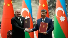 İlham Əliyev Çinə səfərində iki ölkə arasında vizasız rejim razılaşdırılıb və Naxçıvanla Urumçi şəhərləri qardaşlaşıb.