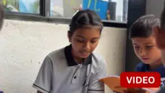புனேவில் செயல்பட்டு வரும் பள்ளி ஒன்றில் மாணவர்கள் உணவு இடைவெளிக்குப் பிறகு நிம்மதியாக உறங்குகின்றனர். 