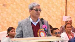 गृहमन्त्री रमेश लेखक भाषण गर्दै
