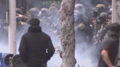 الحرس الوطني الأمريكي وغاز مسيل للدموع وعدد من الأشخاص.