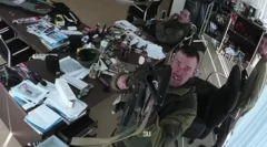 Орус аскерлери алгач камераларды байкашкан эмес, кийин алардын бирин жок кылышкан