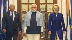 இந்தியா மீதான 'அழுத்தத்தை அதிகரிக்க', அமெரிக்கா 25 சதவீத கூடுதல் வரியை விதித்ததாகவும், ஆனால் ஐரோப்பா அவ்வாறு செய்யவில்லை என்றும் பெசென்ட் கூறினார்.
