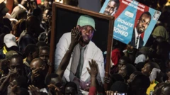 Senegal: Sonko yarekuwe ku kigongwe c’umukuru w’igihugu Macky Sall ariko n’ubu ntiyemerewe kwitoza.