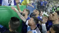 பிரேசில் - அர்ஜென்டினா ஆட்டத்தில் மோதல்