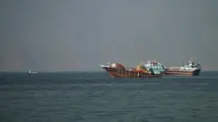 سمندر کې بېړۍ