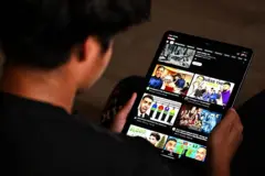 ऑस्ट्रेलिया में सोशल मीडिया पर बैन के फ़ैसले को कई दूसरे देशों के नेता ग़ौर से देख रहे हैं. लेकिन सवाल ये है कि क्या यह प्रतिबंध दुनिया भर में अपनाया जा सकता है?