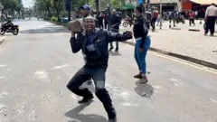 Umugabo uri mu myigaragambyo mu cyumweru gishize