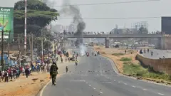 የናይሮቢ ዋና መንገደኞች ማክሰኞ ከሰዓት ላይ በተቃዋሚዎች ተዘግተው ታይተዋል