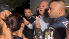Kuzey Kıbrıs'ın sağlık bakanı Dinçyürek'e hastane önündeki aileler tepki gösterdi