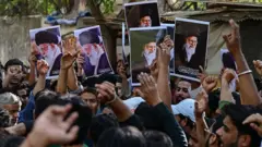 مسلمانان در هند عکس‌های آیت‌الله خامنه‌ای را به دست گرفته و شعارهای ضد امریکایی و اسرائیل سر می‌دهند