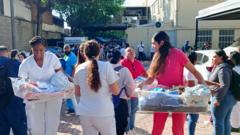 "Mi prioridad era sacar a esos niños": la historia de una de las imágenes más conmovedoras del terremoto en Colombia
