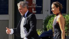 Звезды и поклонники празднуют свадьбу Тейлор Свифт и Трэвиса Келси: фото