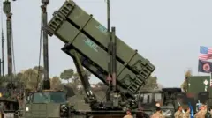 Un missile Patriote sur un support de transport.