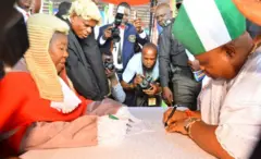 Onidajọ Adepele Ojo n ṣeto ibura fun Ademọla Adeleke gẹgẹ bii gomina