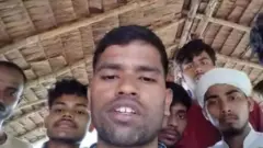 
মিয়ানমার থেকে ভিডিও কলে বিবিসির সঙ্গে সোয়েদ নূর (মাঝখানে) এবং আরও কয়েকজন শরণার্থী কথা বলেছেন। 
