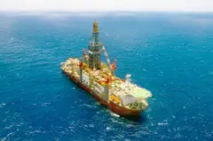 Navio petroleiro no mar