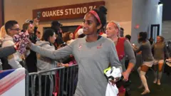 Naa'oomii Girmaa Istaanfoordi Yuunvarsiitii keessatti taphoota 25 irratti dursituu taphattootaa turte.