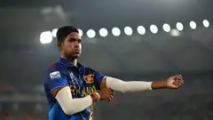 ශ්‍රී ලංකාවේ දුර්වල පන්දු යැවීම හමුවේ පකිස්ථානයට වාර්තාගත ජයක්