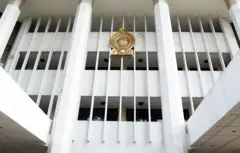ආණ්ඩුක්‍රම ව්‍යවස්ථාවේ 19 වන සංශෝධනය විධිමත් ආකාරයෙන් සම්මත වී නොමැති නිසා එය ජනමත විචාරණයකට යොමු කර ඉන් අනුමැතිය ලබාගන්නා තුරු  ඉදිරි ජනාධිපතිවරණයක් පැවැත්වීම තුළින් ආණ්ඩුක්‍රම ව්‍යවස්ථාව උල්ලංඝණය වන බවට තීන්දුවක් ලබා දෙන ලෙස ඉල්ලා ශ්‍රේෂ්ඨාධිකරණය හමුවේ  මූලික අයිතිවාසිකම් පෙත්සමක් ගොනු කර තිබේ.