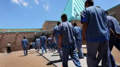 ስደተኛው ተይዞ የቆየበት የኢሚግሬሽን እና ጉምሩክ ባለስልጣን (አይስ) ኢሎይ የማቆያ ማዕከል