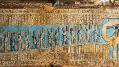 Techo con motivos atronómicos del templo de Dandera, en Egipto.