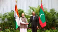 ভারতের প্রধানমন্ত্রী নরেন্দ মোদী ও মালদ্বীপের প্রেসিডেন্ট মোহামেদ মুইজ