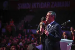 CHP Genel Başkanı Özgür Özel, Ankara Spor Salonu’nda düzenlenen 39. Olağan Kurultay'da yeniden parti lideri seçilmesinin ardından, delegelere teşekkür konuşması yaptı.
