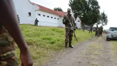 Abasirikare ba M12