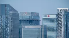Vista panorámica del centro financiero de Londres, donde se aprecian los rascacielos de los principales bancos.