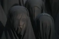 Дүйнөнүн бир катар өлкөлөрүндө паранжы ислам дүйнөсүндө аялдарды эзүүнүн символу катары каралат