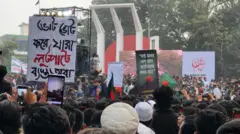 মঙ্গলবার শহীদ মিনারে বৈষম্যবিরোধী ছাত্র আন্দোলনের সমাবেশে  নির্বাচন বিরোধী পোস্টার প্লাকার্ড অনেকের দৃষ্টি কেড়েছে
