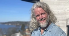 Konrad Bergström poz veriyor