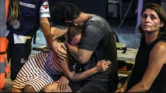গাজা উপত্যকা থেকে নিক্ষেপ কর  রকেট তেল আবিবে আঘাত করলে বহু মানুষ হতাহত হয়েছে।