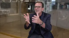 Eduardo Paes em entrevista à BBC News Brasil