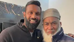 قال ديباك كومار إنه شعر بالانزعاج لرؤية متشددين هندوس يتحدثون بفظاظة مع فاكيل أحمد صاحب المتجر المسن