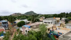 सभी घरों का एक हवाई दृश्य
