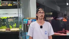 Yan Correa em sua loja de aquarismo em BH