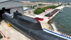 Kuzey Kore'de yeni denizaltı tanıtım töreni 
