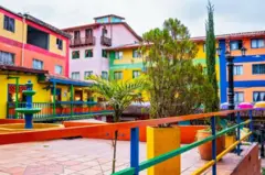 Casas e prédios coloridos de Guatapé, na Colômbia