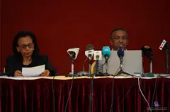 የምርጫ ቦርድ ዋና ሰብሳቢ በጋዜጣዊ መግለጫ ላይ 