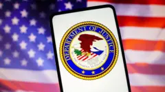 abd bayrağı ve adalet bakanlığı logosu