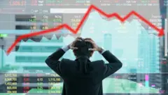 એક તરફ, ભારતીય અર્થતંત્રનો વિકાસ દર, ડિજિટલ પેમેન્ટના ક્ષેત્રમાં ઊભરતા કેન્દ્ર તરીકે ભારતની ઓળખ અને વૈશ્વિક રોકાણકારોના વધતા રસ વિશે ચર્ચા થઈ રહી છે. બીજી તરફ, સામાન્ય લોકો ફુગાવા, વધતા EMI, નોકરીઓ અંગે અનિશ્ચિતતા અને શૅરબજારમાં ઊથલપાથલથી ચિંતિત છે.