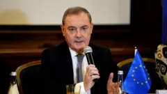 Дэвид О'Салливан, Евробиримдиктин санкциялар боюнча өкүлү.