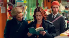 Cena da série 'De Belfast ao Paraíso'