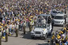 Papa Francisco visita o Parque O'Higgins em Santiago, Chile, no "Papamóvel" em 16 de janeiro de 2018