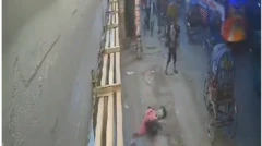 এক পথচারীর মাথায় ইট পড়ে মারা যাওয়ার ভিডিও সামাজিক মাধ্যমে আলোড়ন ফেলেছে