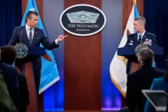 Coletiva de imprensa do secretário de Defesa dos EUA e um general