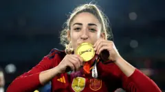 اولگا کارمونا در حالی تک گل فینال جام جهانی را زد و بهترین بازیکن آن دیدار شد که خبر درگذشت پدرش از او پنهان نگه داشته شده بود
