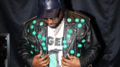 Davido ṣàlàyé ìdí tó fi wọ aṣọ tórúkọ àwọn akẹ́kọ̀ọ́ tí wọ́n jí gbé l'Ogbomoso wà lára rẹ̀ níbí ìdíje World Cup